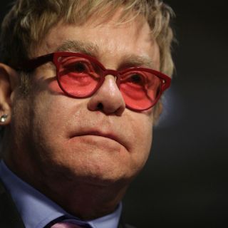 Programa de televisión ruso gasta una broma a Elton John