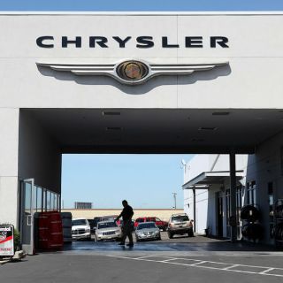 Fiat Chrysler trasladaría producción de más autos a México