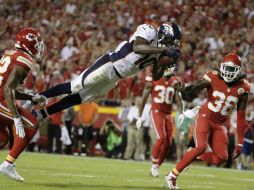 Emmanuel Sanders, de los Broncos de Denver, se eleva para conseguir una anotación. AP / C. Riedel