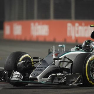 Rosberg es el más rápido en primeros libres de Singapur