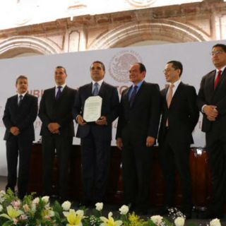 Tribunal entrega a Silvano Aureoles constancia de gobernador electo