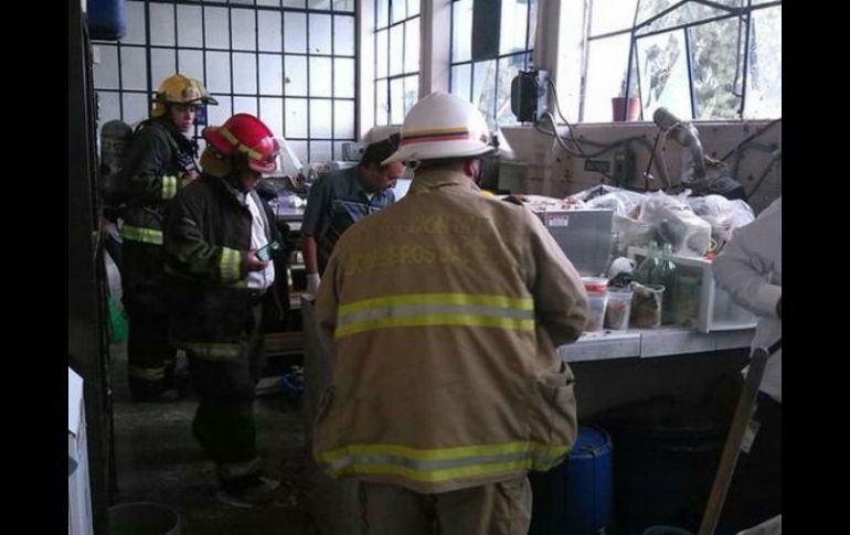 Protección Civil y Bomberos atendieron el accidente. TWITTER / @PCJalisco