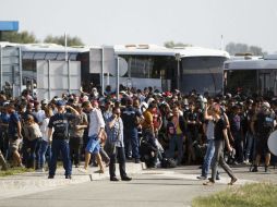 Exige que se inicie cuanto antes el proceso para la reubicación de 40 mil refugiados acordado por el Consejo de la UE. EFE / G. Varga