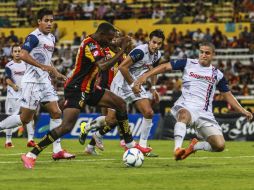 Juan Luis Anangonó, salió con la pólvora mojada y no pudo concretar ninguna de las oportunidades que se le presentaron en el juego. EL INFORMADOR / F. Atilano