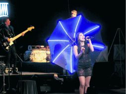 María León presumió su figura al salir enfundada en un entallado y transparente vestido. EL INFORMADOR / A. Hinojosa