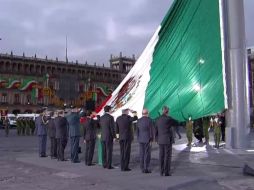 Enrique Peña Nieto encaneza la ceremonia de izamiento de bandera en memoria de las víctimas del terremoto de 1985. YOUTUBE / Gobierno de la República