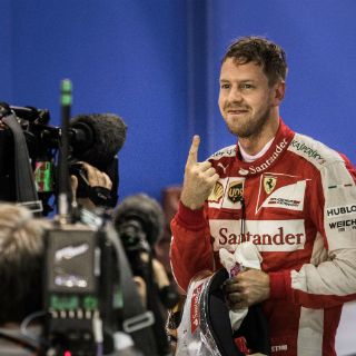 Vettel sorprende y saldrá desde la 'pole' en Singapur