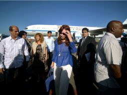 Con una pequeña comitiva, Fernández asistirá mañana a la misa que Francisco celebrará en la Plaza de la Revolución de La Habana. AFP / F. Monteforte