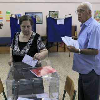 Grecia elige entre Tsipras y Meimarakis, con más austeridad en el horizonte