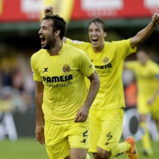 Jona dos Santos ve desde la banca triunfo de Villarreal