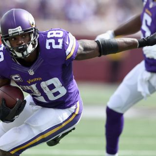 Peterson y Vikingos mantienen sin triunfos a los Leones