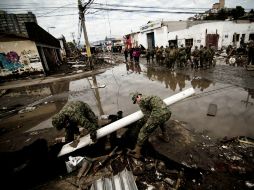 Los mayores daños se registran en la región de Coquimbo, en donde militares ayudan a los afectados. EFE / D. Figueroa
