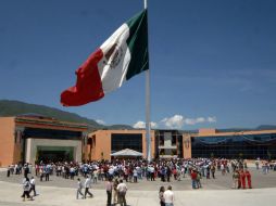 Se instalaron en las tres entradas para impedir el ingreso de funcionarios. NTX / ARCHIVO