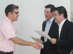 Este lunes, Miguel Castro hizo entrega de recursos por más de tres MDP para la atención anual de varios comedores. TWITTER / @SEDISOCIAL