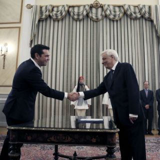 Tsipras asume como primer ministro de Grecia