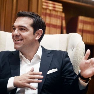 Tsipras examina integración de nuevo gobierno griego