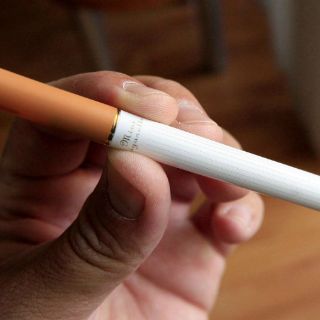 Cigarros electrónicos llevarían a jóvenes a consumir nicotina