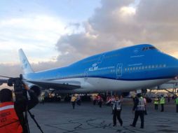Alrededor de las 19:00 horas, el avión con los cuerpos de los connacionales aterrizó en la Terminal 1 del AICM. TWITTER / @ruizmassieu