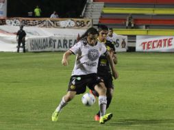 Héctor Reynoso cometió un penal al minuto 46, pero el portero debutante Felipe López logró atajarlo. FACEBOOK / murcielagosfc