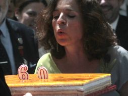 En español, la canción se canta con los estribillos 'Cumpleaños feliz' o 'Que los cumpla feliz'. AFP / ARCHIVO