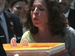 En español, la canción se canta con los estribillos 'Cumpleaños feliz' o 'Que los cumpla feliz'. AFP / ARCHIVO