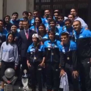 Peña Nieto convive con selecciones de niños en situación de calle