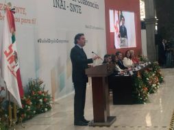 Nuño estuvo presente en la firma de convenio entre el SNTE y el INAI. TWITTER / @aurelionuno