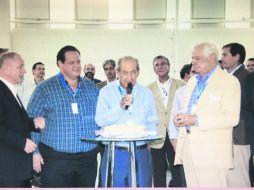 En familia. Foy con sus hijos Foy y Rodrigo y con su hermano Willy.  /