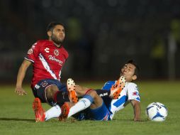 Se jugó fuerte. Daniel Villalva choca con David Toledo. MEXSPORT / O. Aguilar