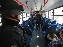 Policía realiza revisiones en unidades para evitar asaltos, pero no ha sido suficiente. NTX / ARCHIVO