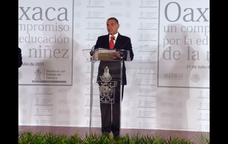 Los ministros ordena a Gabino Cué ya los diputados del estado a que aprueben y promulguen las nuevas leyes en educación. NTX / ARCHIVO