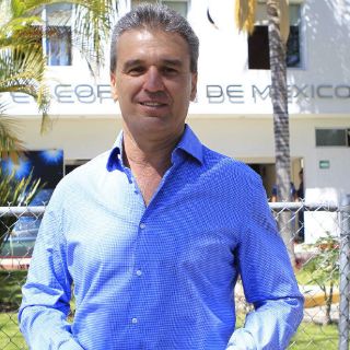 Néstor de la Torre se va con la cabeza en alto