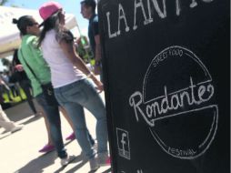 A difrutar. Rondante ya se ha convertido en el lugar de encuentro para aquellos que aman los sabores callejeros. EL INFORMADOR / A. Hinojosa