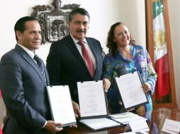 Durante la firma, Ramiro Hernández destaca la labor del Instituto Municipal de las Mujeres de Guadalajara. ESPECIAL / Ayuntamiento de Guadalajara