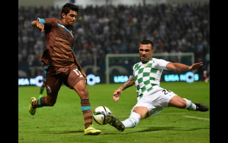 Los mexicanos Héctor Herrera, Miguel Layún y “Tecatito” (foto) vieron acción, Corona anotó un tanto. AFP / F. Leong