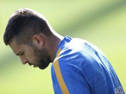 El lateral Jordi Alba será baja del club blaugrana por molestias en las cervicales. EFE /