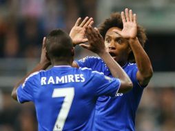 Gracias a dos goles de los brasileños Ramires y Willian, el Chelsea rescata un valioso punto frente al Newcastle. AFP / I. MacNicol