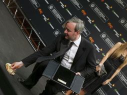 En rueda de prensa Rúnar Rúnarsson muy escueto, comenzó poniendo el reconocimiento en el suelo para posar para las cámaras. EFE / J. Etxezarreta