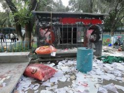 La cabina de 'Regeneración Radio' fue vandalizada con el propósito de que cortaran transmisión. TWITTER / @regeneracion_r