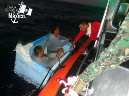 Los pescadores se encontraban naufragando a 88.8 km al sur de Altata. TWITTER / @SEMAR_mx