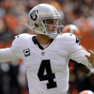 Raiders ganan al fin de visita a los Cafés