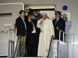 Antes de partir, el Papa pidió a los fieles que no se olvidaran y oraran por él. AP / S. Walsh