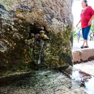 Deben 10 usuarios 44 millones al SIAPA