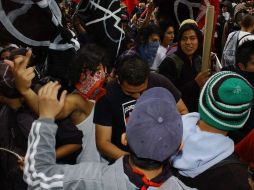 Se rompieron cristales de tiendas y saquearon las mismas durante la manifestación. NTX / ARCHIVO