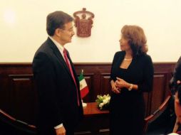 Limón y el rector Padilla sostuvieron una reunión en el Paraninfo de la UdeG. TWITTER / @MaElenaLimon_