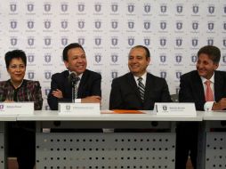 Roberto Alarcón, a la derecha de Lemus, será el comisario de seguridad ciudadana en Zapopan. ESPECIAL / Pablo Lemus