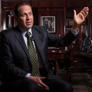 Eruviel Ávila presenta aplicación para servicio de taxi