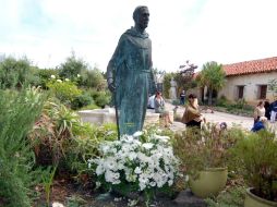 El ataque a la estatua de Junípero Serra ocurrió el pasado fin de semana. AP / J. Dunn