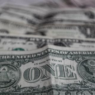 Reservas internacionales hilan octava baja