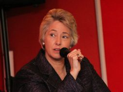 La alcaldesa Parker señala que la administración municipal de Houston trabaja en tratar a los migrantes con dignidad. EFE / ARCHIVO